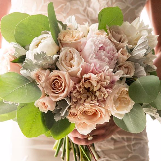 Bukiet ślubny z różowych kwiatów - zdjęcie 11