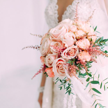 Bukiet ślubny z różowych kwiatów - zdjęcie 3