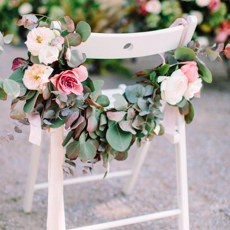 krzesło weselne z kwiatami
