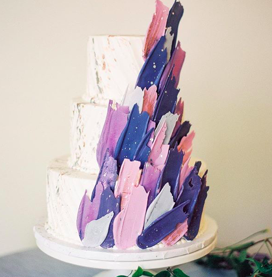 Tort w kolorze przewodnim wesela - zdjęcie 12