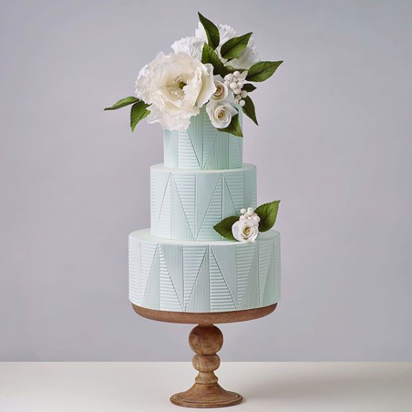 Tort w kolorze przewodnim wesela - zdjęcie 15