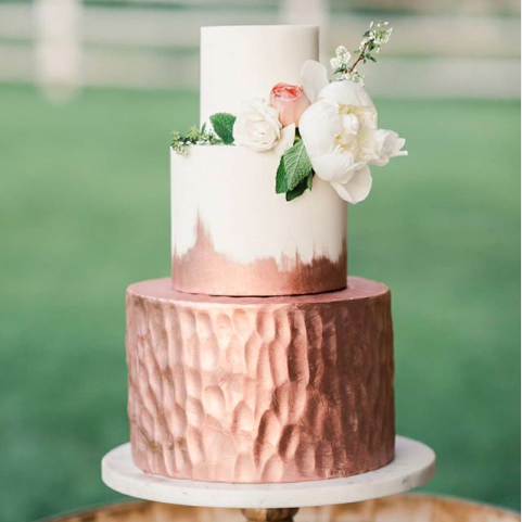 Tort w kolorze przewodnim wesela - zdjęcie 41