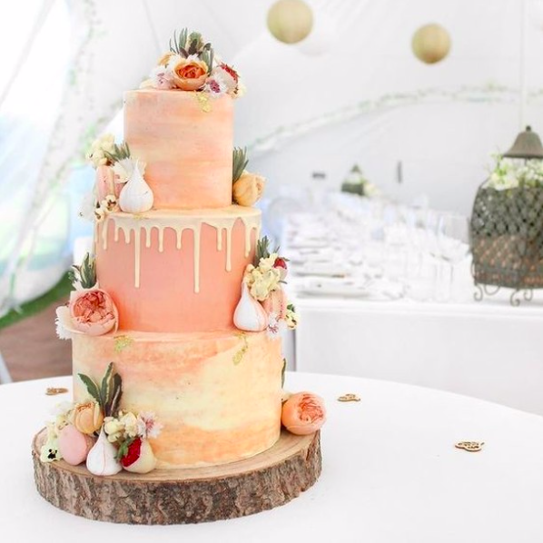 Tort w kolorze przewodnim wesela - zdjęcie 5