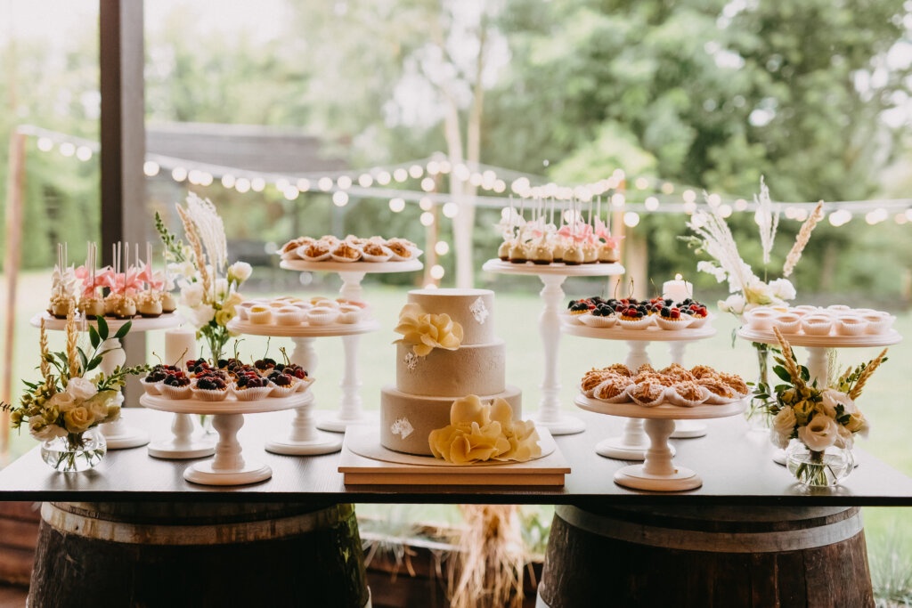 Słodki stół na wesele – co wybrać? 86176