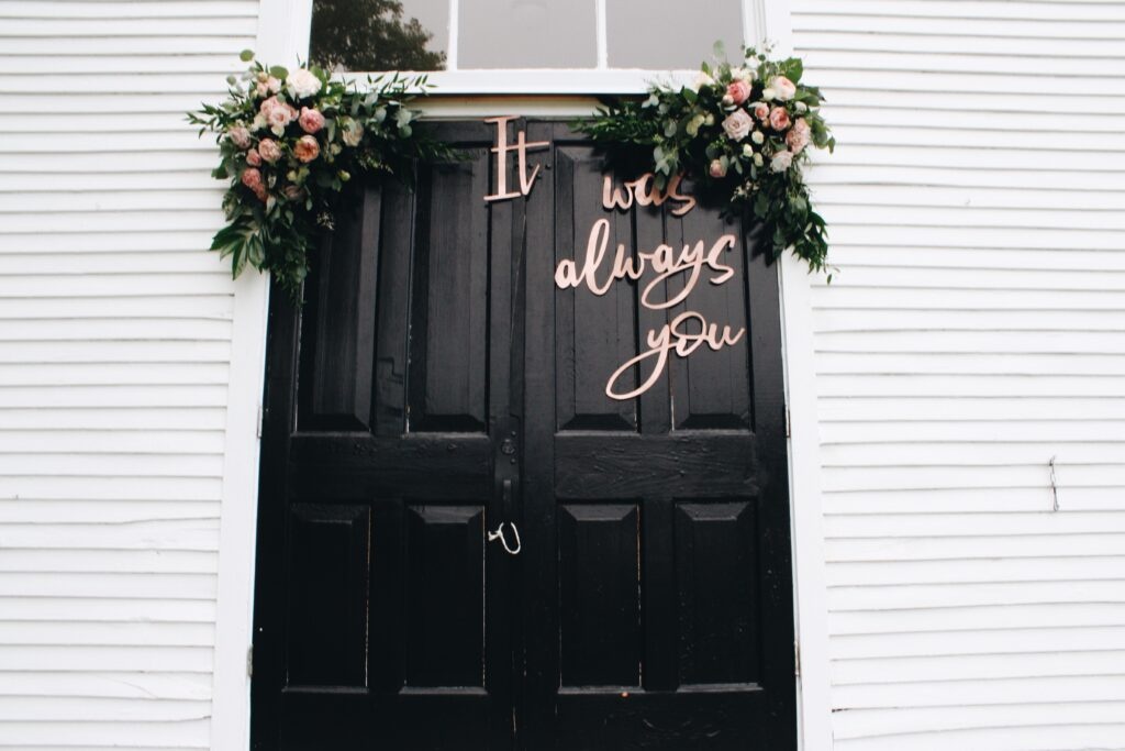 Dekoracja drzwi do sali weselnej