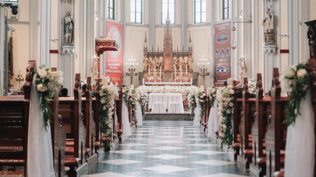 zapowiedzi przedślubne ołtarz w kościele