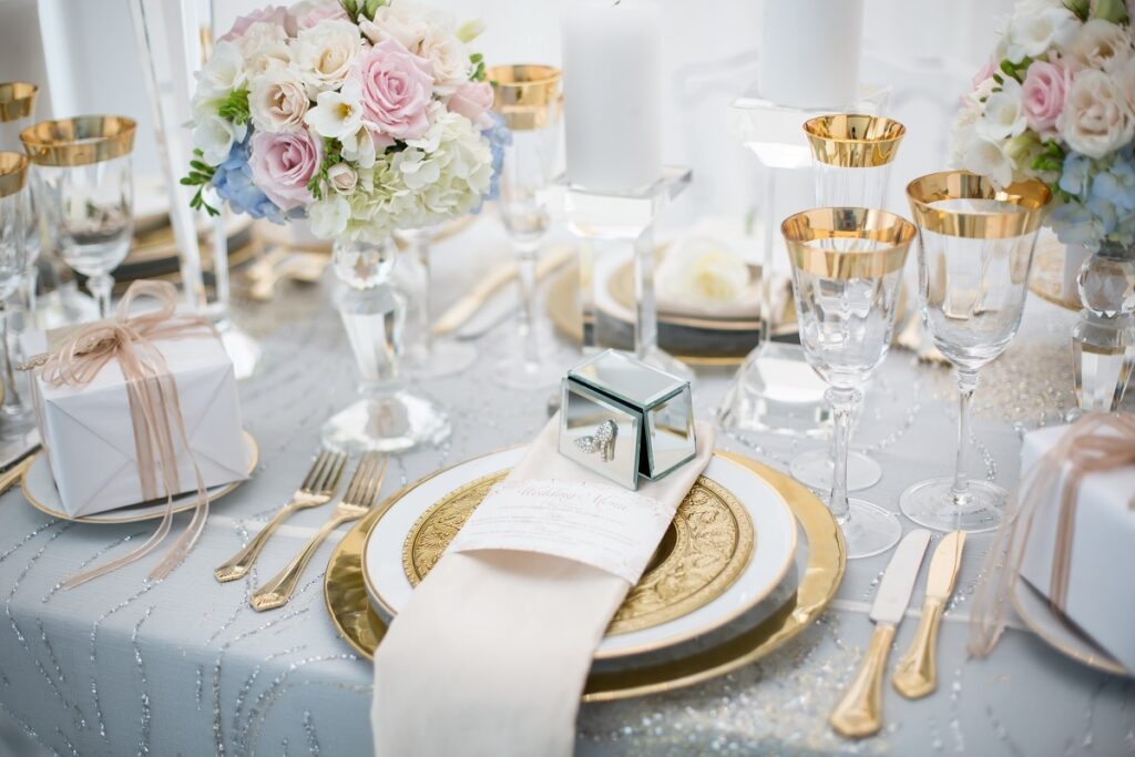 Stół na weselu w pałacu
