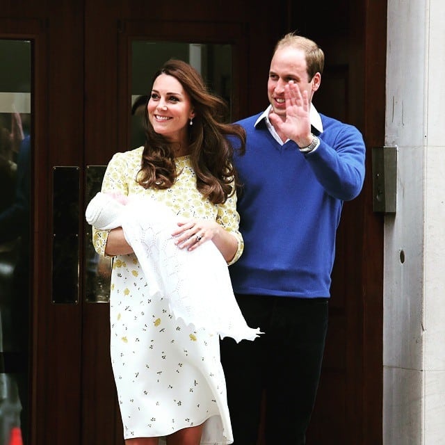 książę wiliam i księżna kate pozują po narodzinach księżniczki charlotte