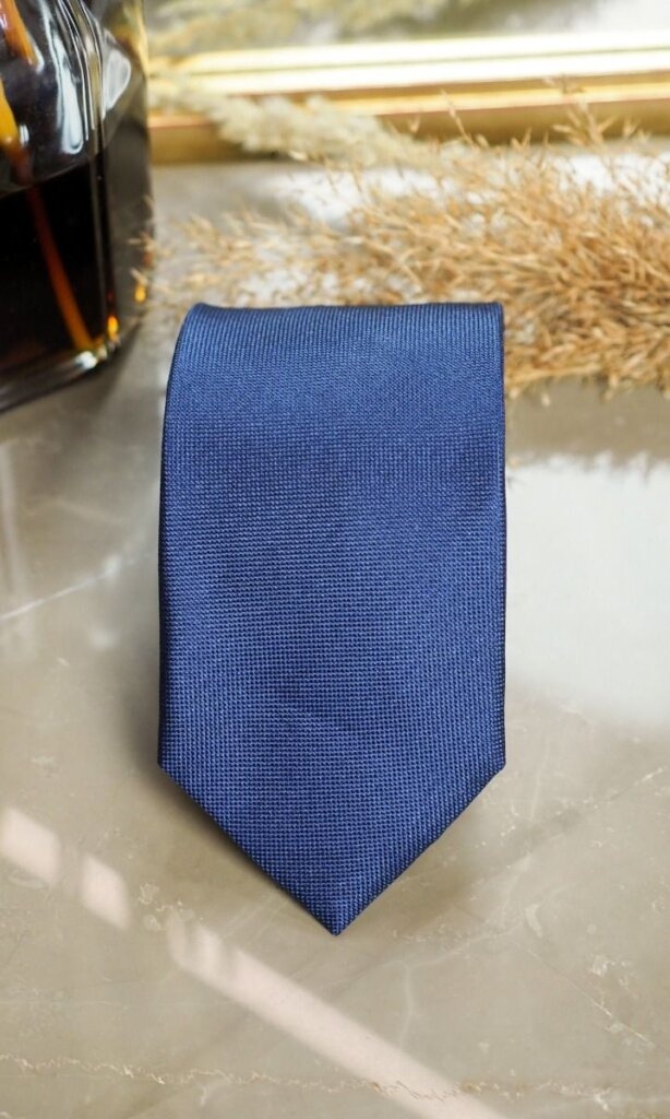 krawat niebieski