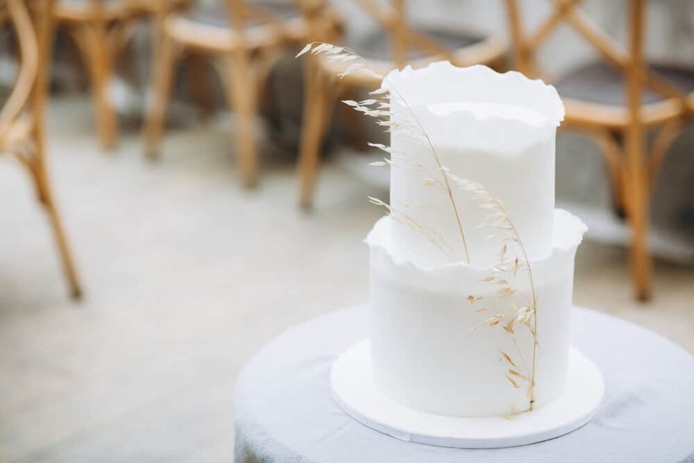 minimalistyczny tort na wesele